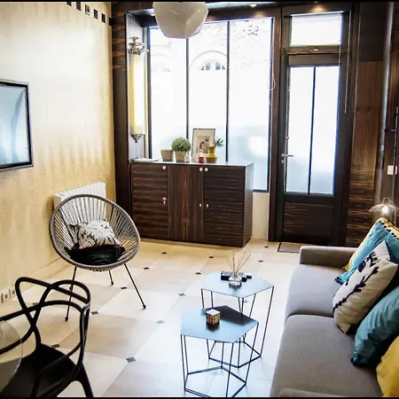 Apartment Boise A 2 Pas Du Jardin Du Luxembourg Paris